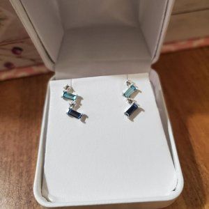 DEAL OF THE DAY $25 Swarovski Geometric earrings